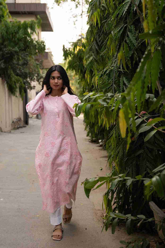 Ladies Long Kurta in Pink – Subtle, Chic & Soothing